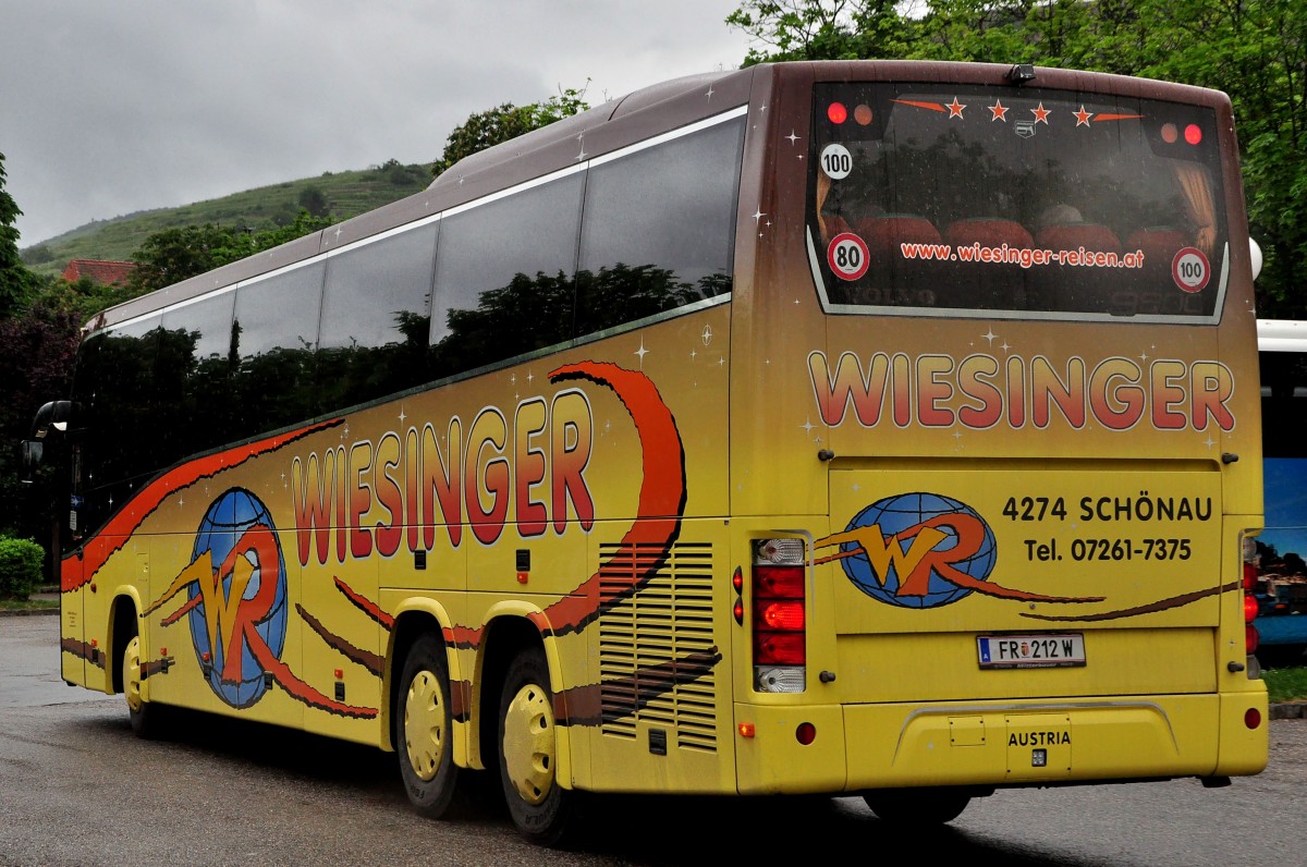 VOLVO 9900 von Wiesinger Reisen aus sterreich am 20.5.2015 in Krems.