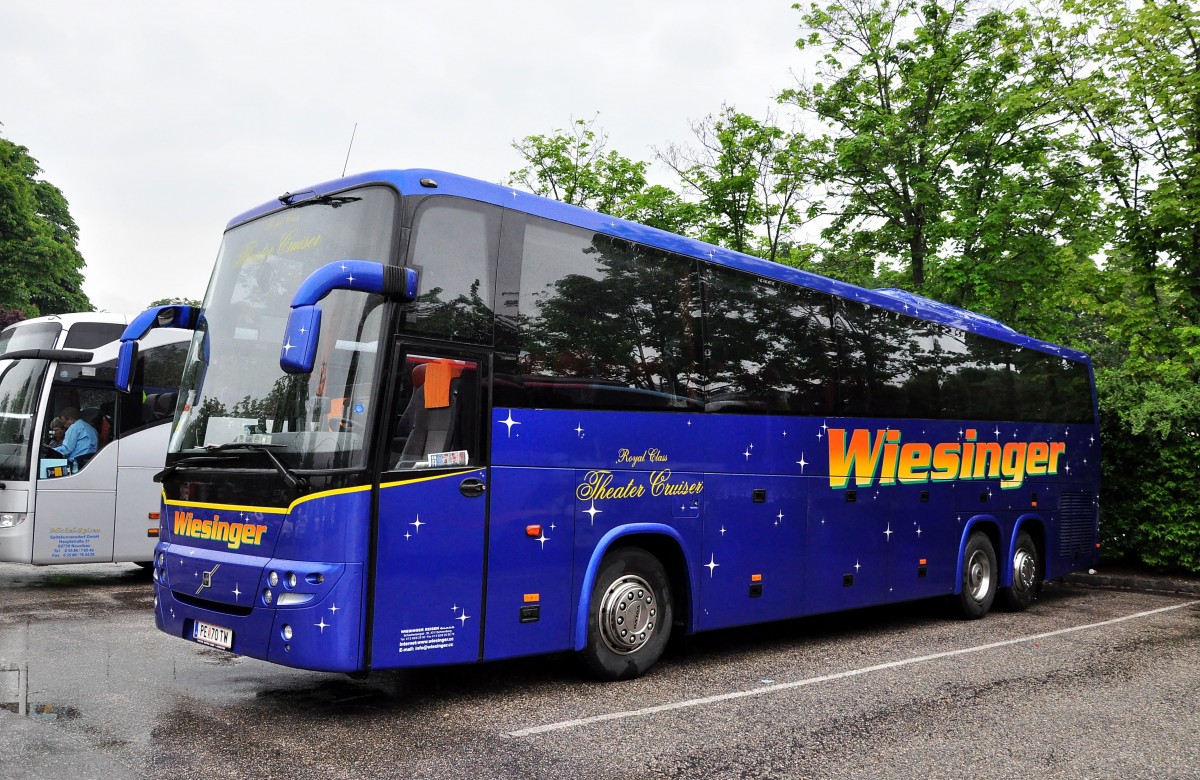 VOLVO 9900 von Wiesinger Reisen aus �sterreich am 23.5.2015 in Krems.