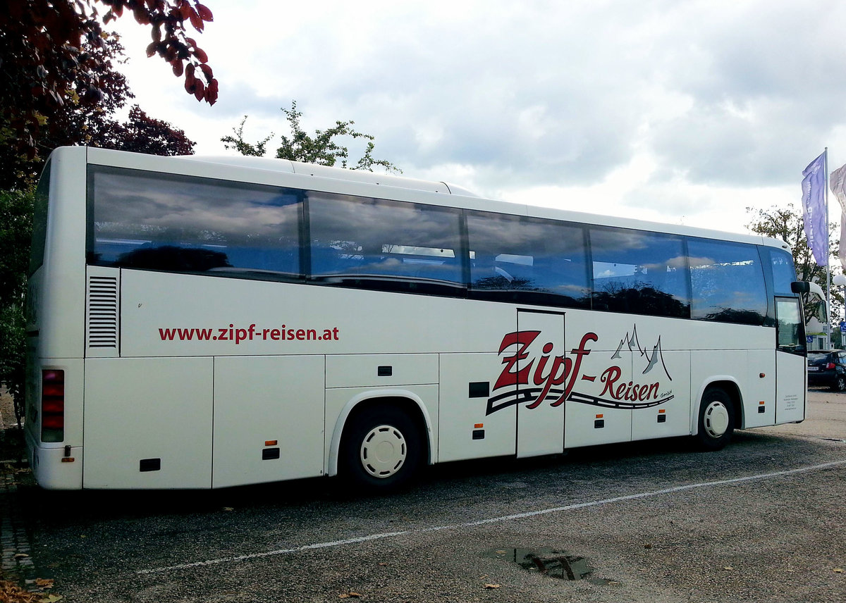 Volvo 9900 von ZIPF Busreisen aus �sterreich in Krems.
