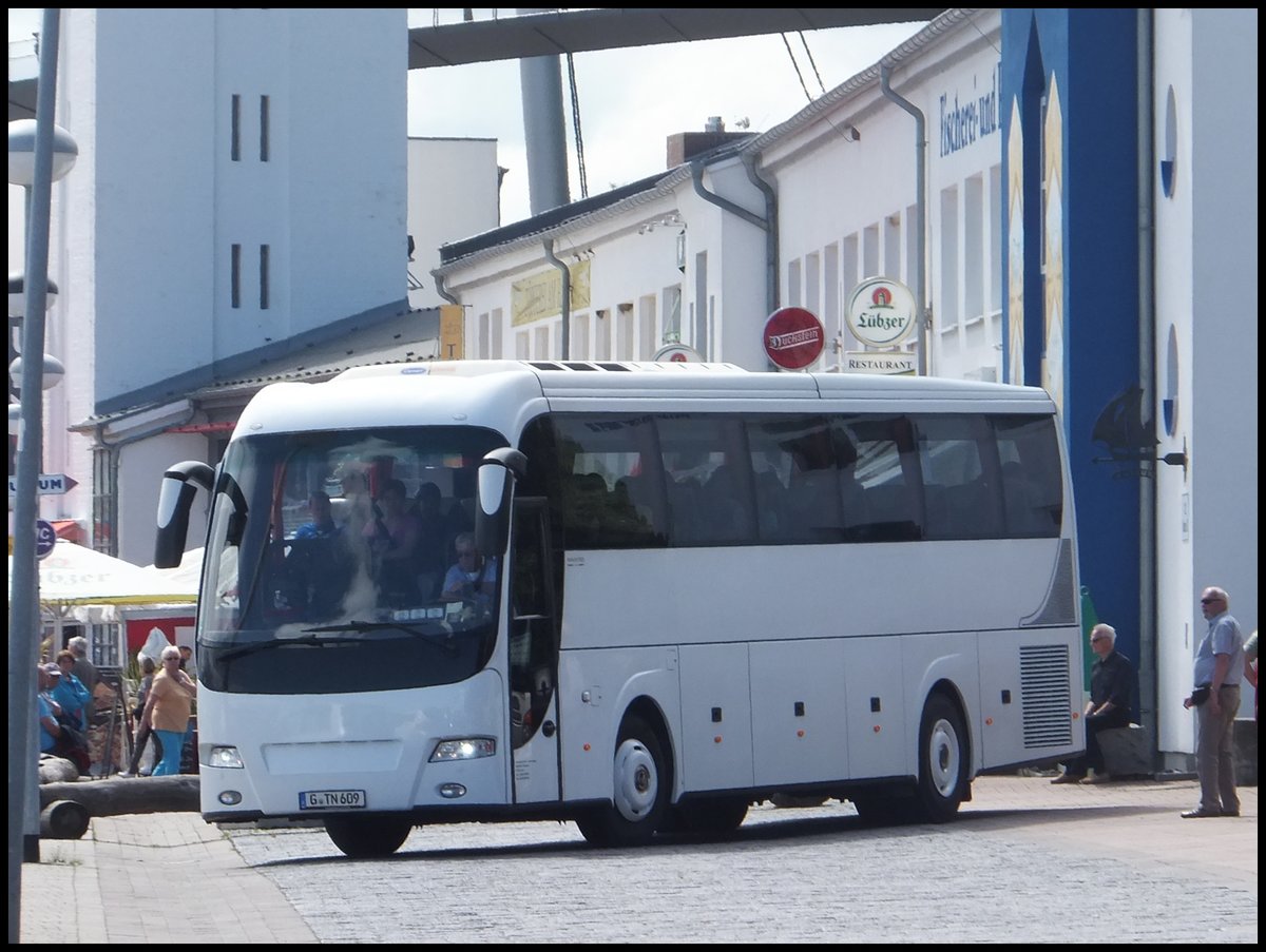 Volvo Barbi vom Omnibusbetrieb Torsten Nette aus Deutschland im Stadthafen Sassnitz.