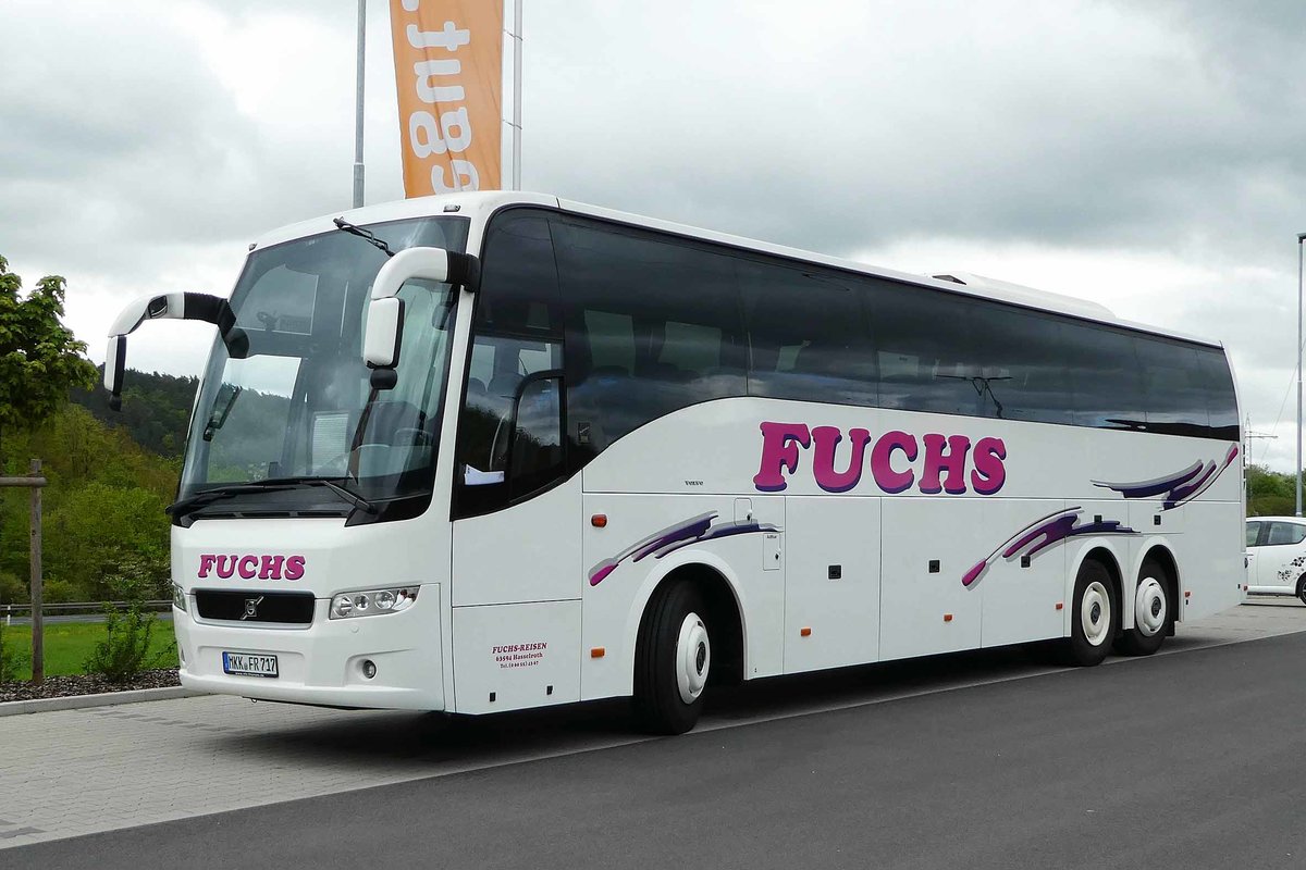 Volvo von FUCHS-Reisen rastet in 36100 Petersberg-Marbach im April 2018