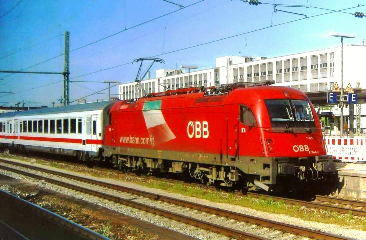 Vom Fenster einer EC geschossen wurde �BB 1216 017 in M�nchen Ost am 21 Mai 2010.