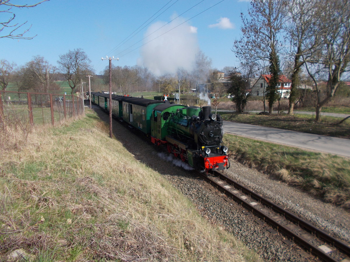 Von einer kleinen Anhhe ergab sich dieses Foto,am 09.April 2016,als ich in Posewald die  vorbeirauschende  Mh52 fotografierte.