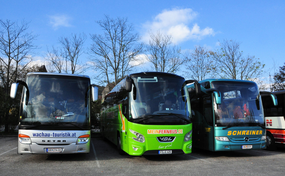 Von Links ein Setra 415 dann ein VDL Futura und rechts ein Mercedes Tourismo in Krems gesehen.