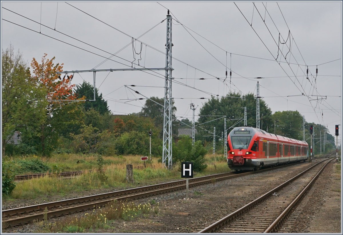 Von Rostock nach Sassnitz unterwegs ist dieser DB Flirt bei der Einfahrt in Ribnitz Dammgarten West.
26. Sept. 2017