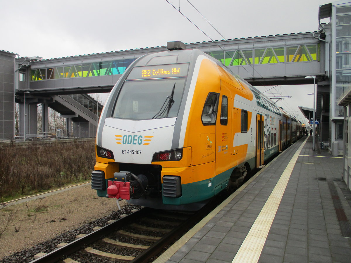 Von Wismar kam,am 09.Januar 2021,der ODEG KISS ET445 107 in Bad Kleinen und fuhr weiter nach Cottbus.