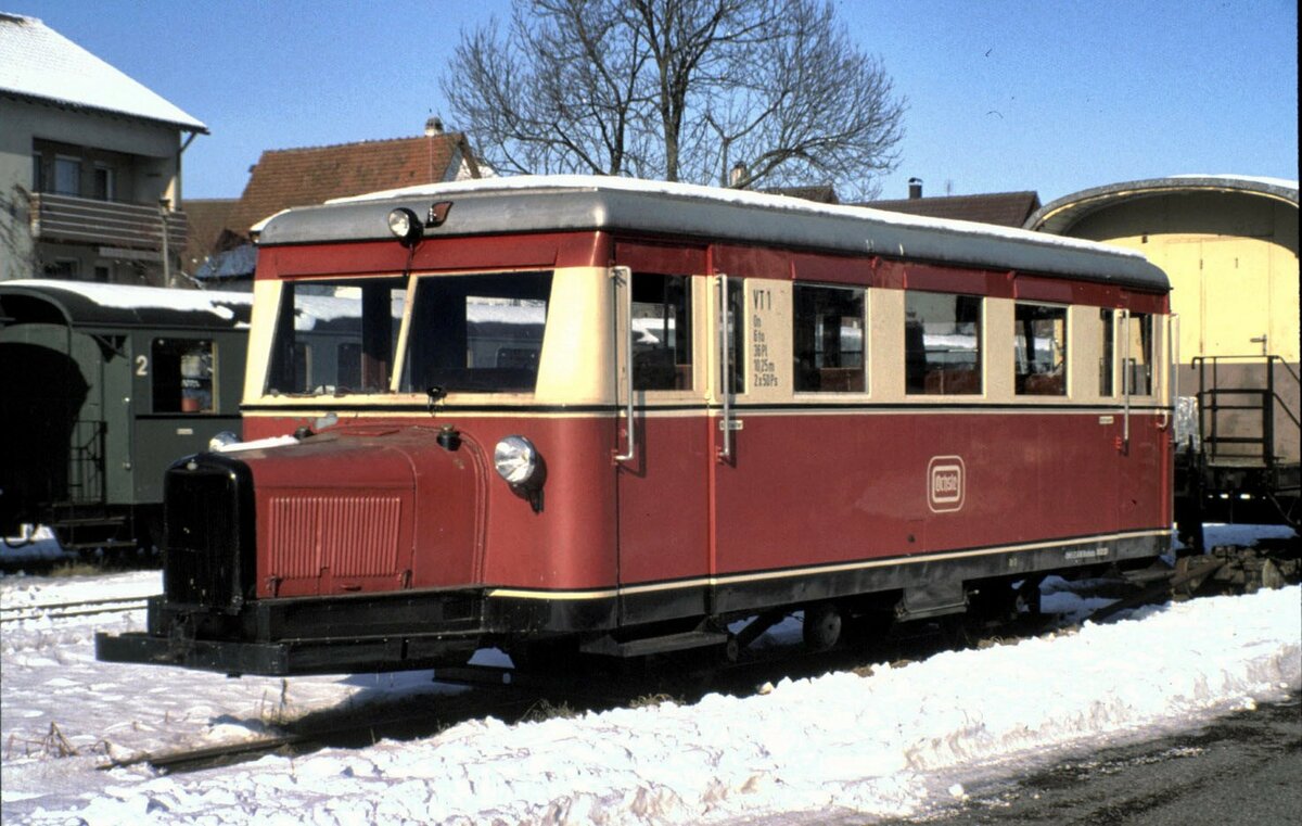 VT 1 Wismarer Schienenbus beim Öchsle in Ochsenhausen im Februar 1990.