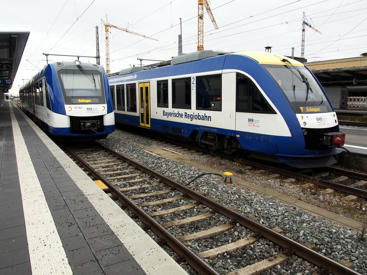 VT 162 und VT 221 der BRB in Augsburg am 21.12.2019.