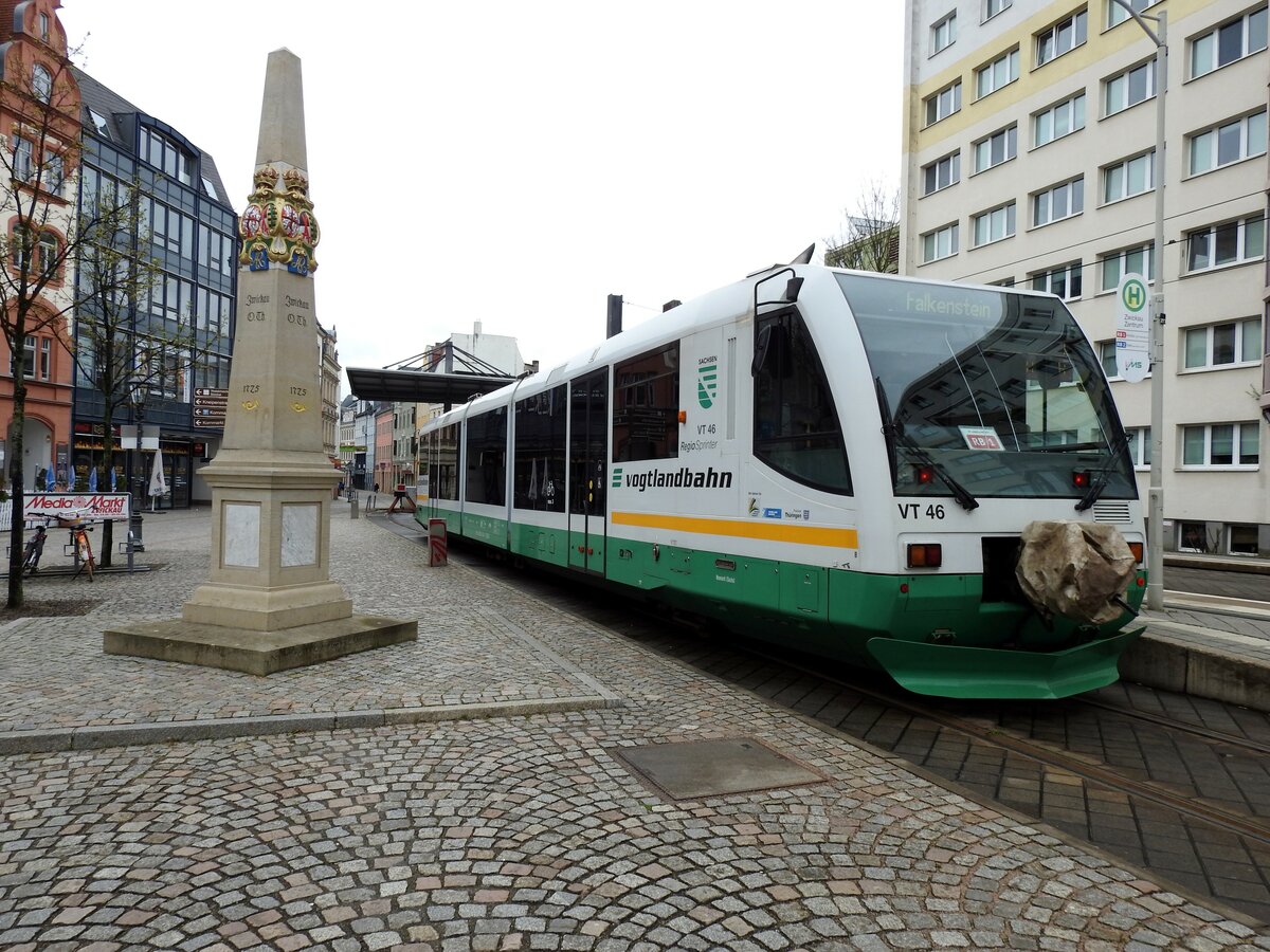 VT 46 Regio Sprinter der Vogtlandbahn in der Haltestelle  Zentrum  in Zickau am 17.04.2017.