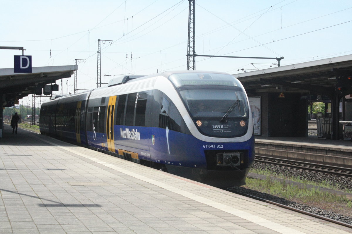 VT 643 312 der NordWestBahn verl�sst als RB85 mit ziel Paderborn Hbf den Bahnhof G�ttingen am 8.5.20