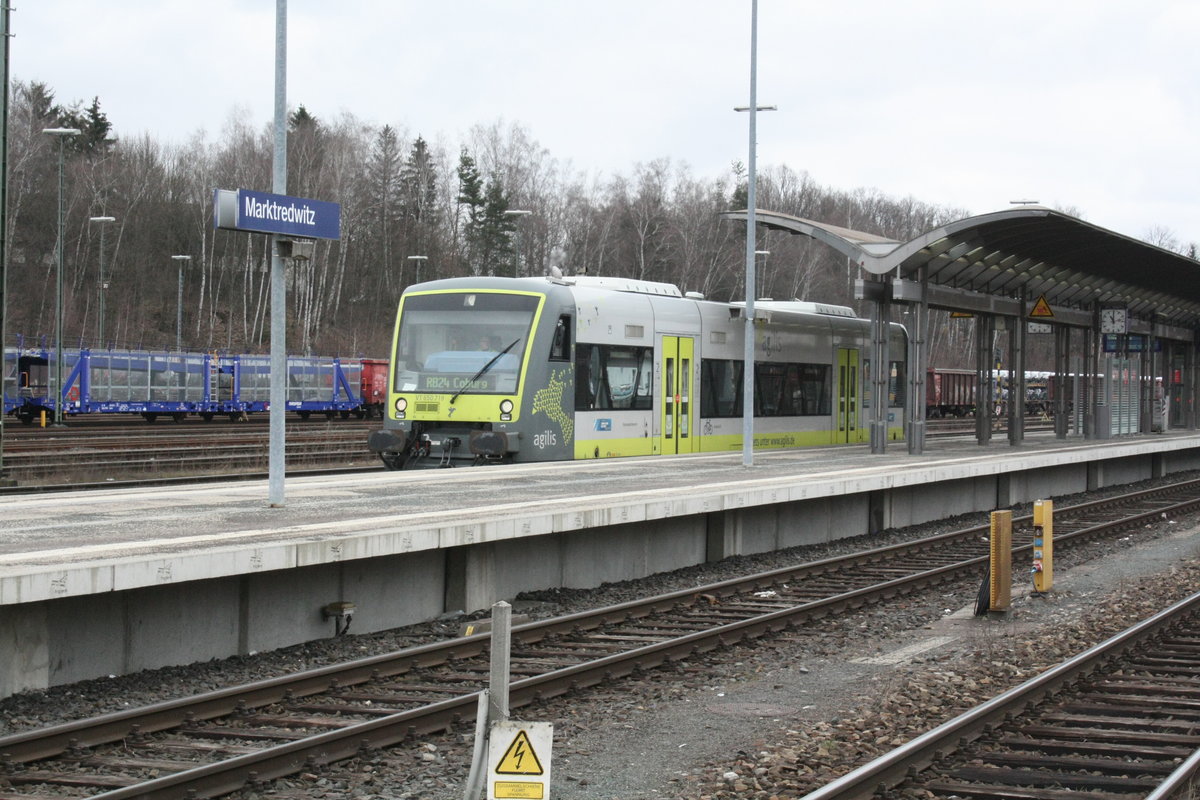 VT 650 719 von agilis verl�sst als RB24 mit ziel Coburg den Bahnhof Marktredwitz am 23.3.21
