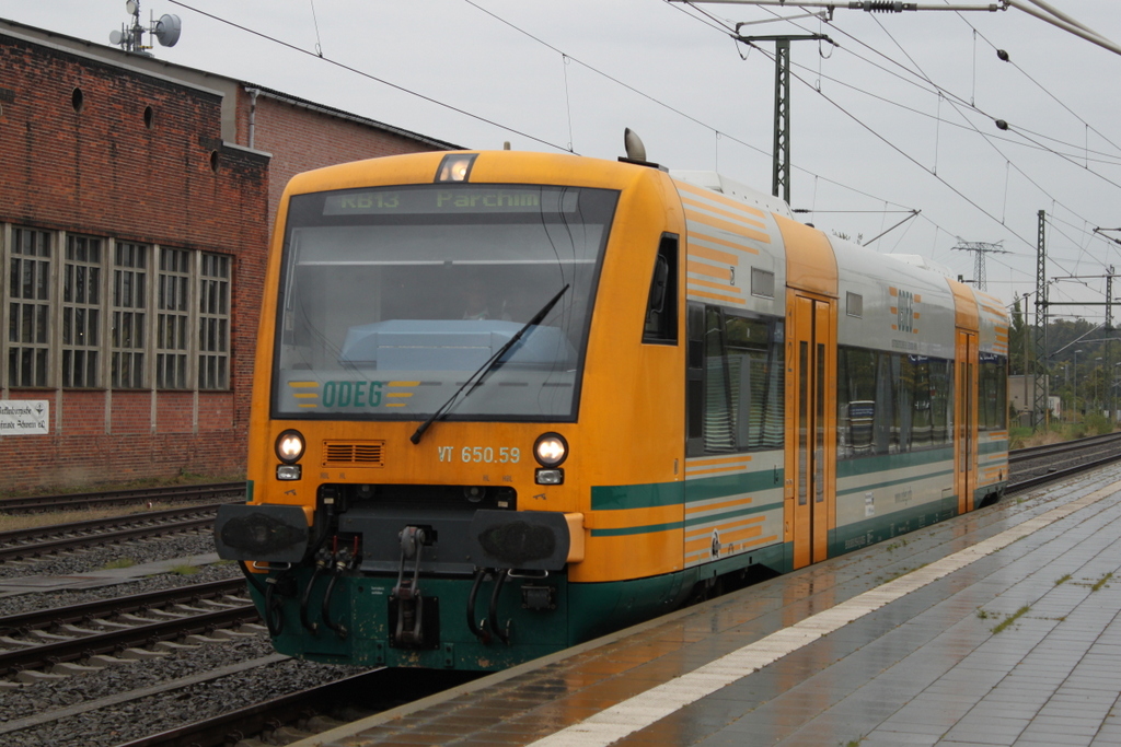 VT 650.59 als RB13(OE 68979)von Rehna nach Pachrim bei der Einfahrt im Schweriner Hbf.01.10.2016