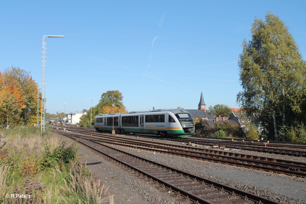 VT18  Stadt Naabburg  verlässt Marktredwitz als VBG74265 Marktredwitz - Regensburg . 09.10.14