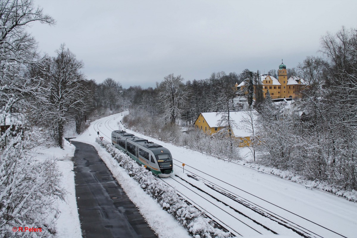 VT21 fährt in Reuth bei Erbendorf ein als OPB74265 Marktredwitz - Regensburg. 01.02.15