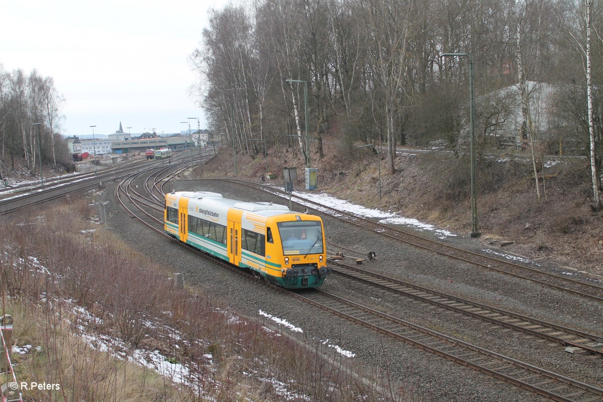 VT650 075 auf Leerfahrt nach Neuenmarkt(Sachsen) beim verlassen von Marktredwitz. 05.03.16