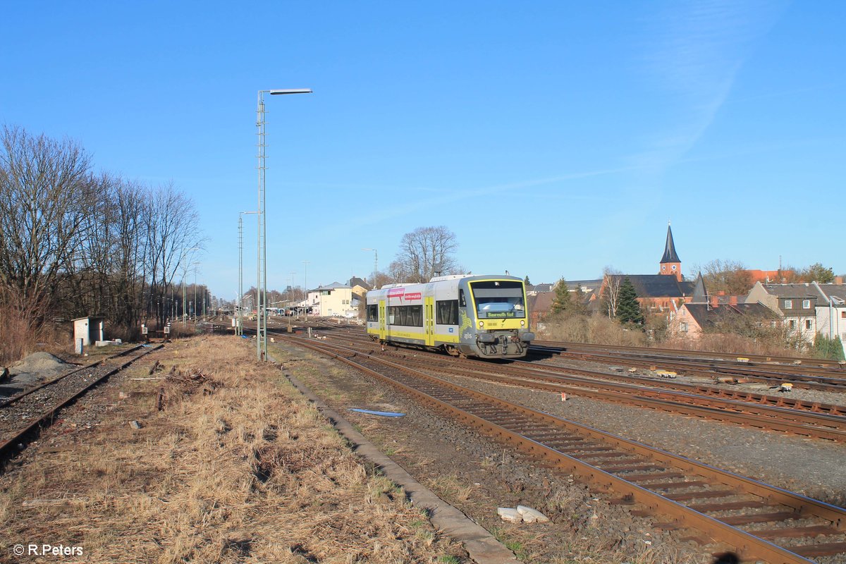 VT650 711 verlässt Marktredwitz als ag84596 Marktredwitz - Kirchenlaibach. 26.03.17