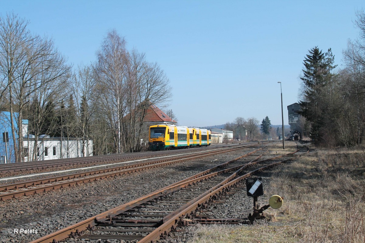 VT650.76 + VT650.77 verlassen Pechbrunn als OPB79720 Regensburg - Marktredwitz. 17.03.16