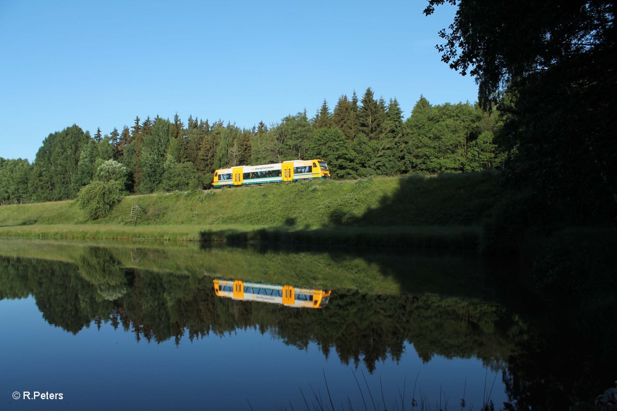 VT650.76 als OPB 74244 Schwandorf - Cheb bei Oberteich. 17.06.15