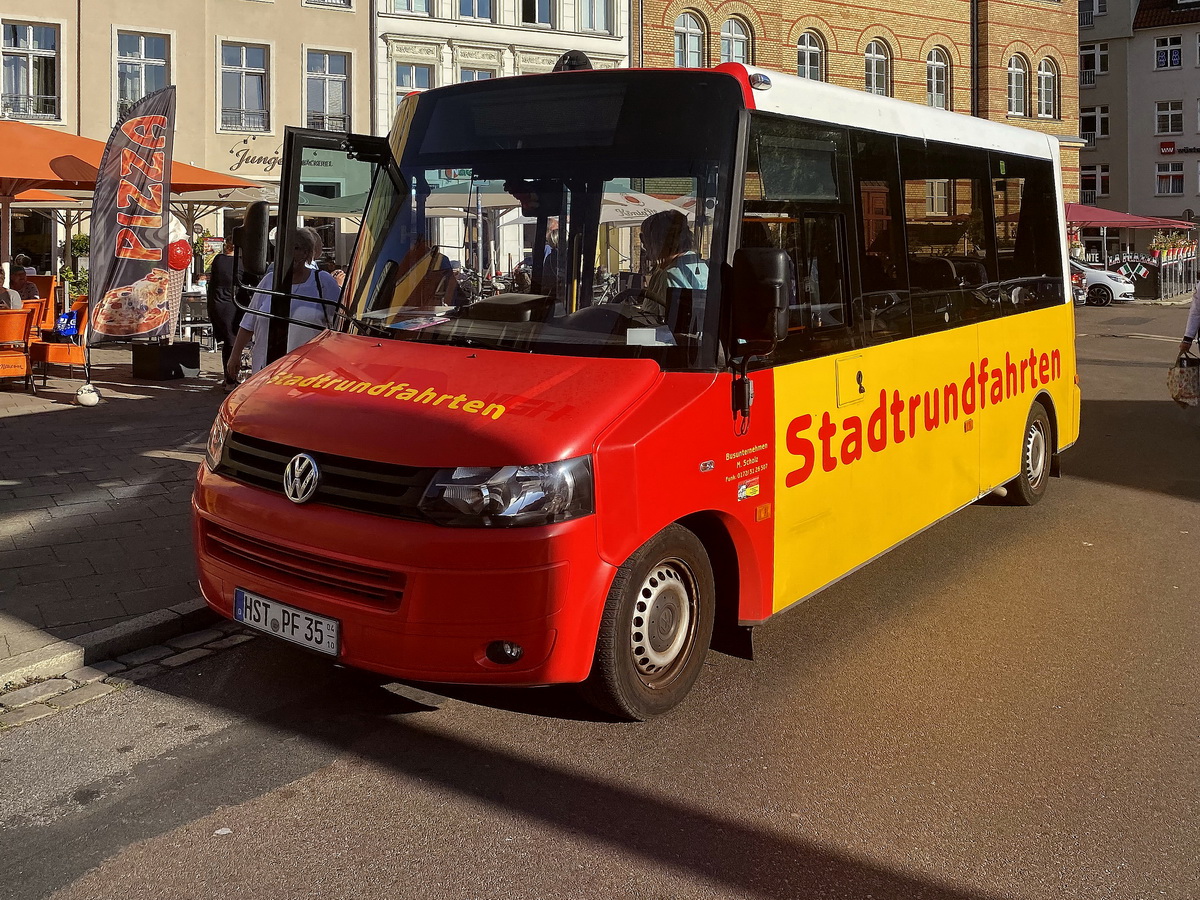 VW der Stadtrundfahrten Stralsund in Stralsund am 21. September 2020. 
