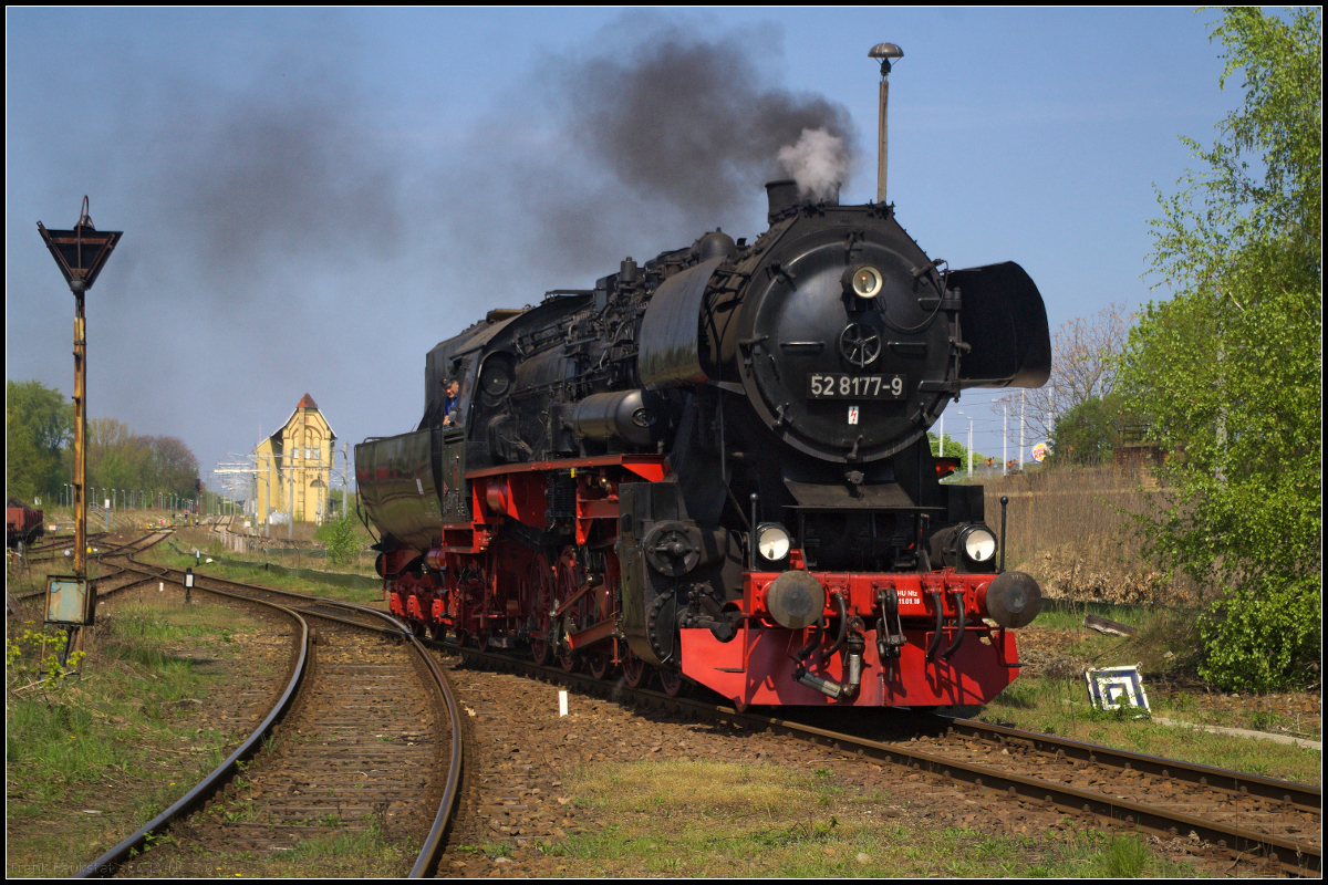 W�hrend des Fr�hjahrsfest der Berliner Dampflokfreunde e.V. in Berlin Sch�neweide wurden auf dem Vereinsgel�nde auch F�hrerstandmitfahrten angeboten. Daf�r stand unter anderem die 52 8177 zur Verf�gung, was von den Besuchern am 21.04.2018 rege genutzt wurde.
