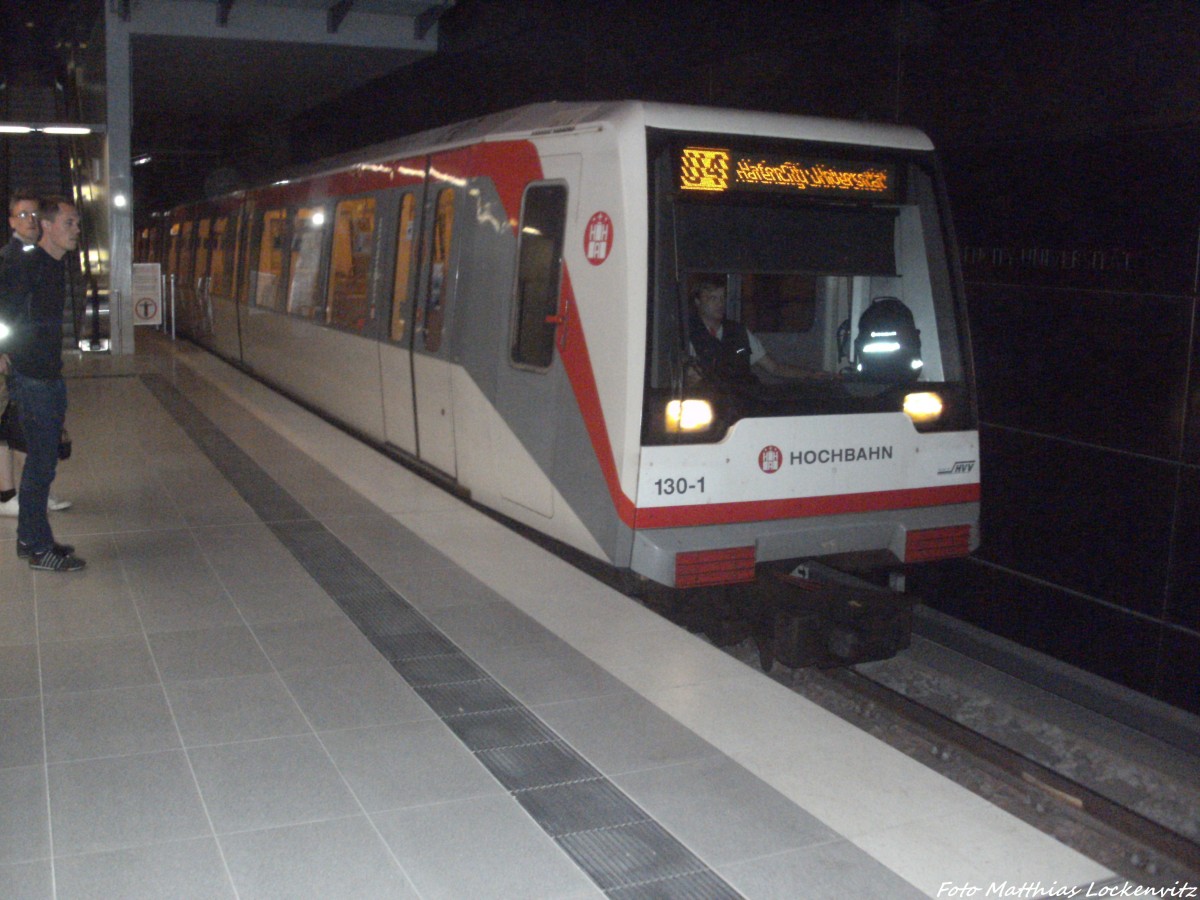 Wagen 130-1 als U4 mit ziel Hafencity Universit�t bei der Einfahrt in die Endstation Hafencity Universit�t in Hamburg am 31.8.13