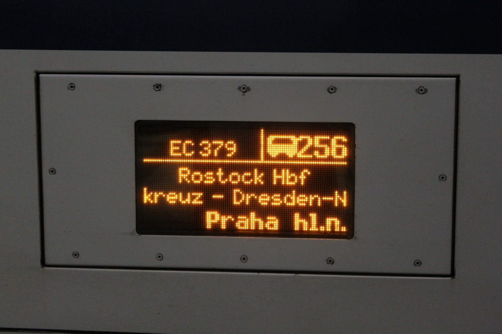 Wagen 256 des EC 379(Rostock-Prag)am Morgen des 31.12.2018 im Rostocker Hbf.