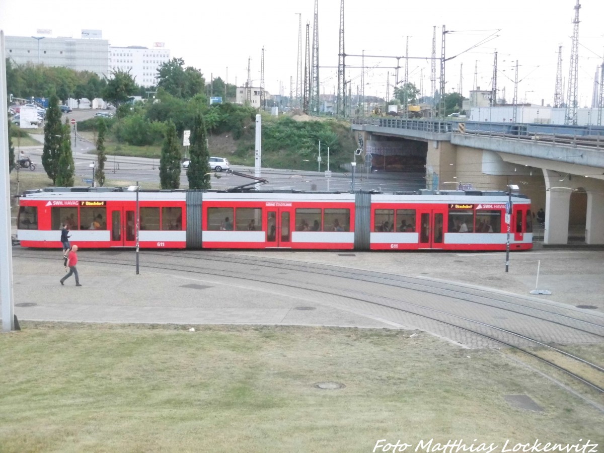 Wagen 611 der HAVAG beim einfahren in die Haltestelle Hauptbahnhof am 13.8.15