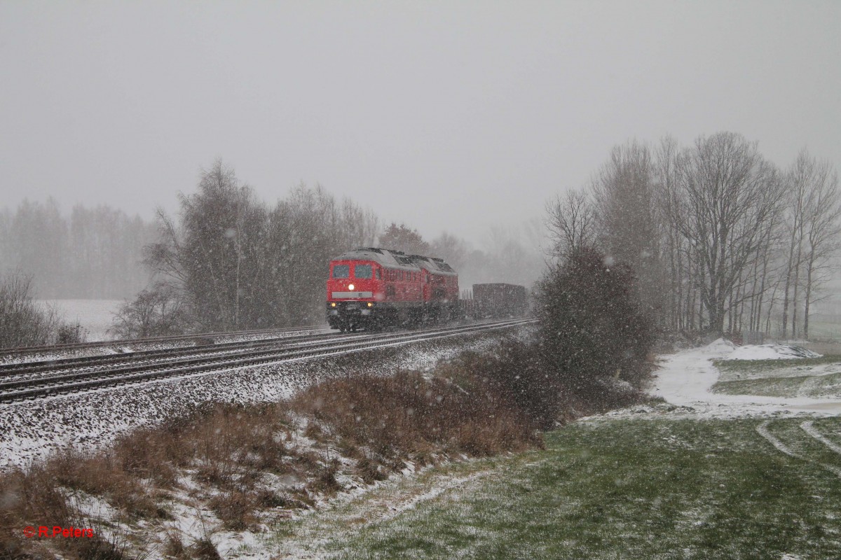 War ja klar, endlich hat man die Chance 232 117 zu erlegen aber Wetter beschissen,Kamera stößt an ihre Grenzen und Top Motiv konnte auch nicht auf die schnelle gemacht werden.... naja was solls....... 232 117 + 232/233 mit dem 45369 Nürnberg - Cheb bei Schönfeld. 06.12.13 Allen ein schönen Nikolaustag