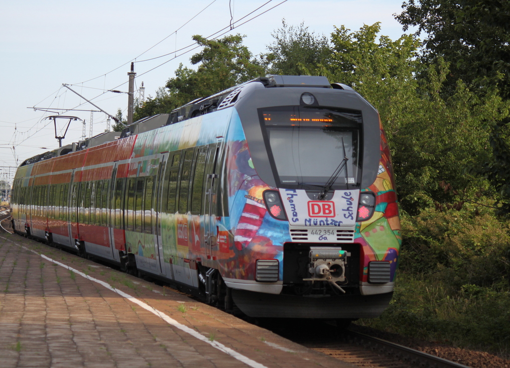Werbehamster 442 354-7 als S1 von Rostock Hbf nach Warnemnde bei der Ausfahrt im Haltepunkt Rostock-Holbeinplatz.24.07.2015