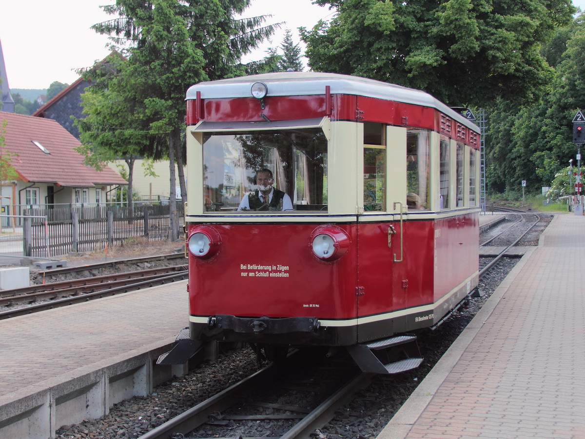 Wernigerode Westerntor, Abfahrt 187 001-3 in den Werkstattbereich am 24. Mai 2014.