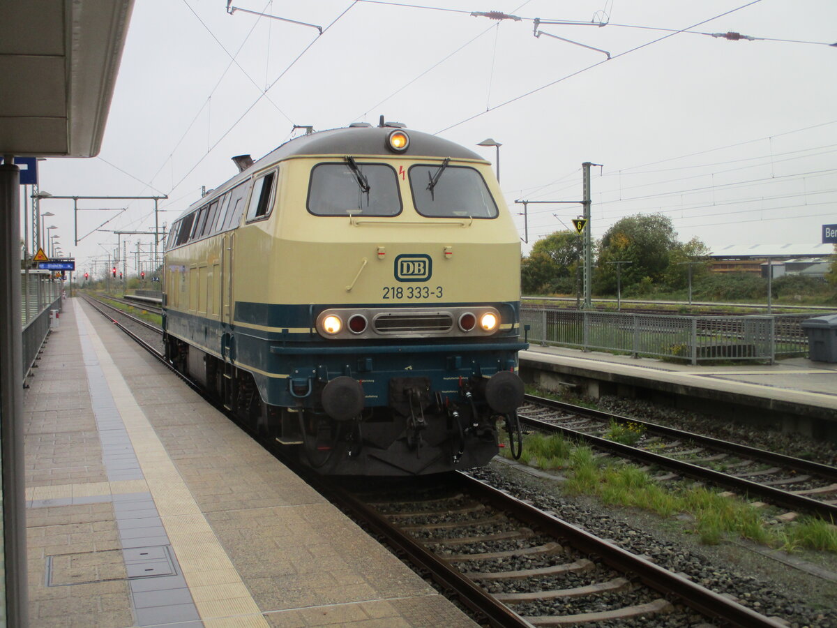 Wieder zur�ck,in Bergen/R�gen,an den Sonderzug Ribnitz Damgarten West-Putbus,kehrte die PRESS 218 333 am 18.Oktober 2026.