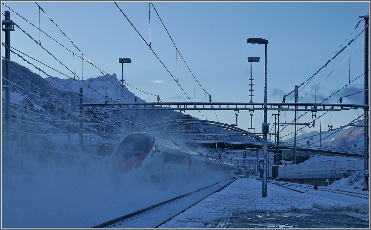 Winter in Aigle und der SBB RABe 610 bzw. RABe 503 wirbelt viel Neuschnee auf.

29.01.209
