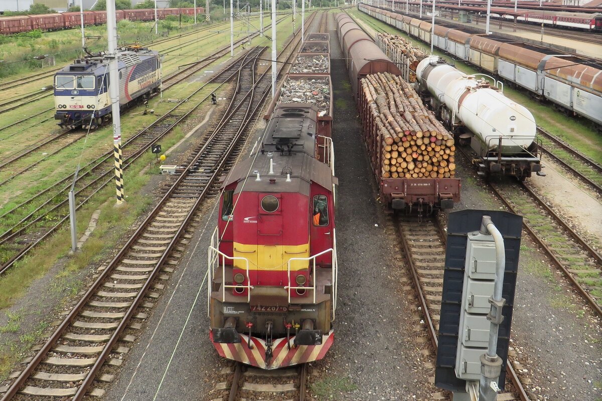 ZSSK Cargo 742 287 rangiert am 26 Augustus 2021 in Leopoldov.