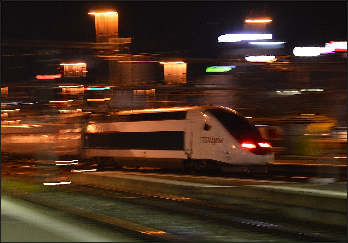 Zug grosser Geschwindigkeit in Zrich Hbf. Oktober 2014.