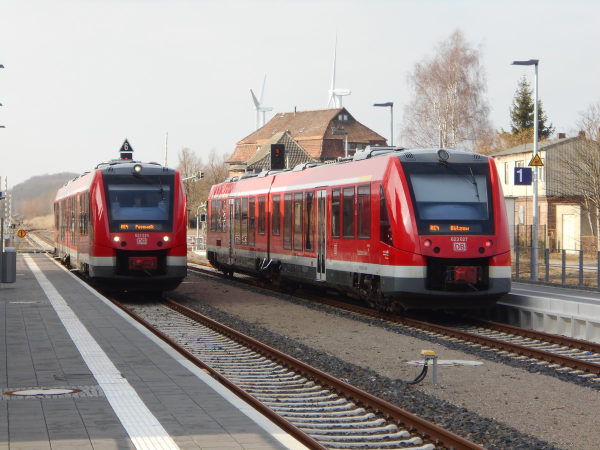 Zugkreuzung in Reuterstadt Stavenhagen,am 17.Februar 2019,623 520 kreuzte sich mit dem 623 027.