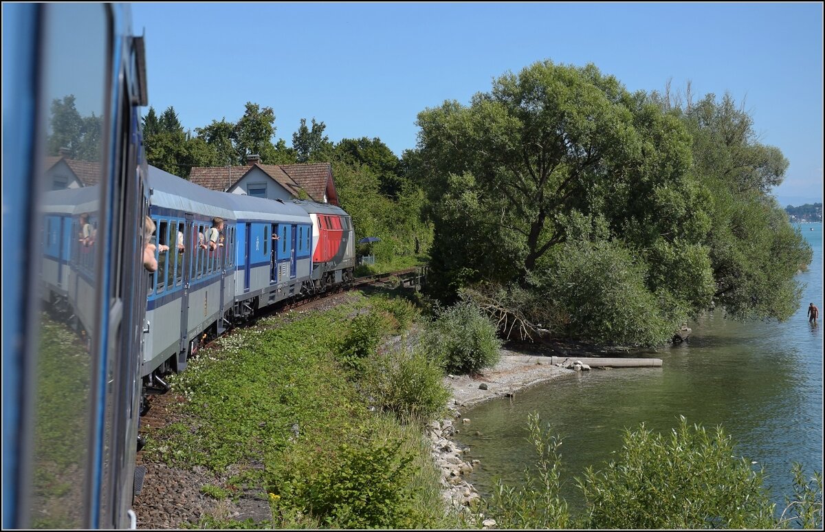 Zum Thema Nahverkehr vor 40 Jahren. Hier gibt es einen  Museumsverkehr  vom Feinsten diesen Sommer.

Mit 218 256 am Bodensee entlang. Sipplingen, Juli 2022.