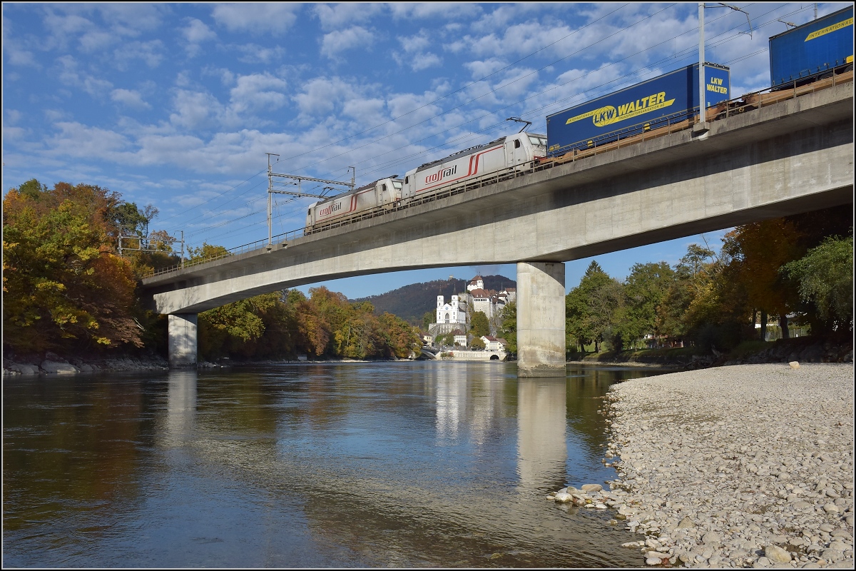 Zwei Crossrail Traxx auf der Aarebrcke der Neubaustrecke vor Aarburg. Wahrscheinlich handelt es sich um 186 901 und 186 904. Oktober 2016 

Zum Vergleich mit http://www.bahnbilder.de/bild/deutschland~e-loks~br-6-186-traxx-f140-msms2/975540/zwei-crossrail-traxx-auf-der-aarebruecke.html