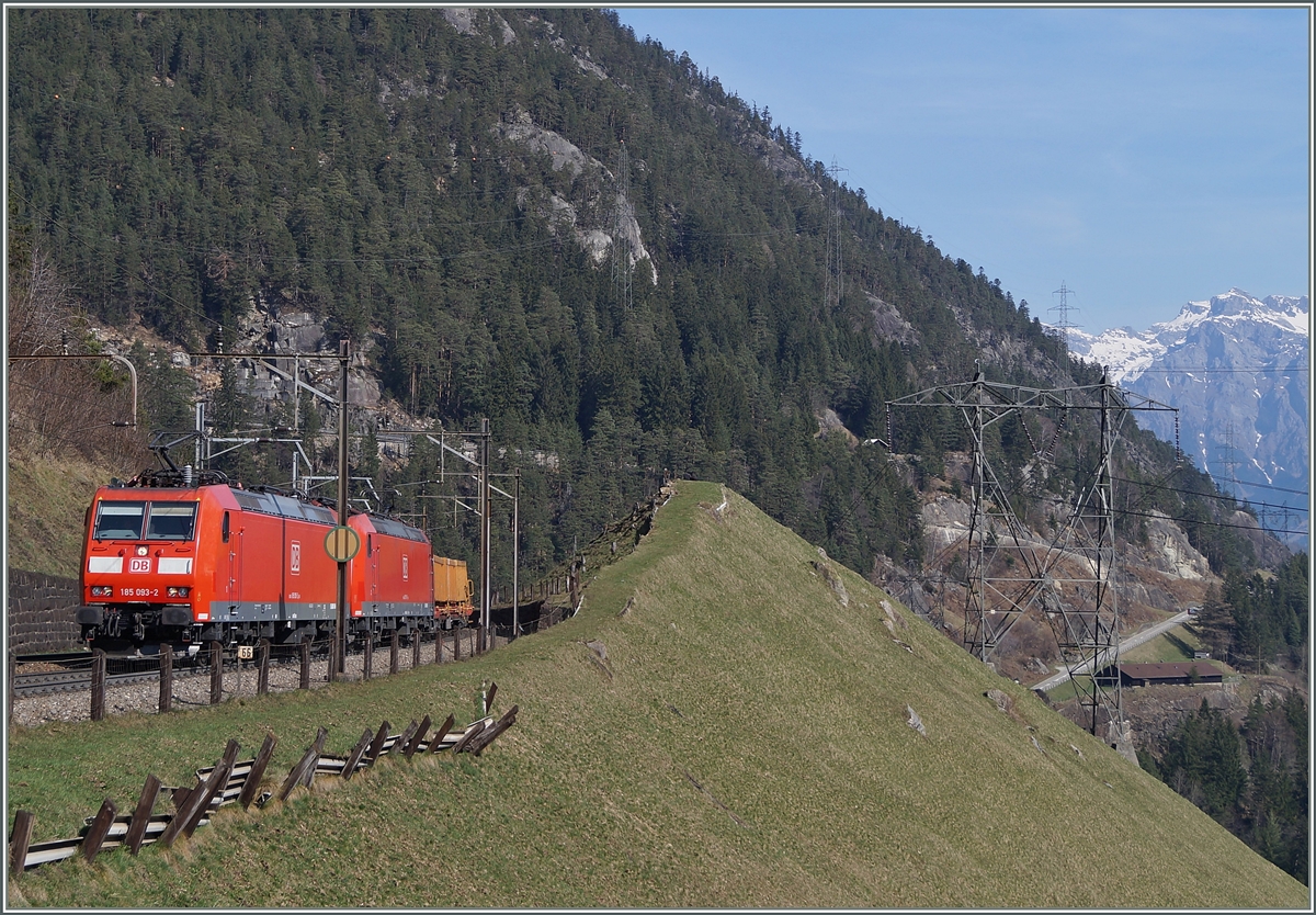 Zwei DB 185 auf der Gotthard Nord Rampe. 
31. März 2014