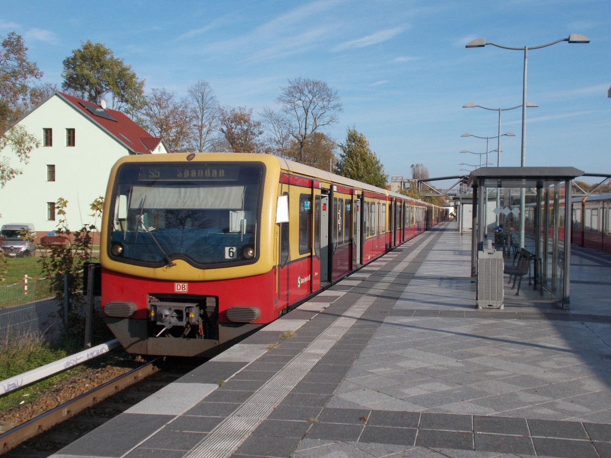 Zwei Tage nach meiner Berlinfototour,am 25.Oktober 2014,war ich am 27.Oktober 2014 wieder in Berlin.Diesmal war es der Berlinervorort Fredersdorf wo ich den 481 169 fotografierte,