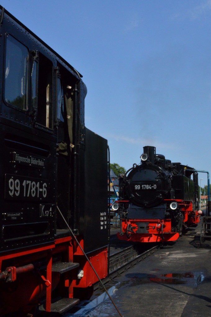 Zwei VII K auf einem Bild. Hier sind es 99 1781-6 und 99 1784-0 im BW Putbus am 07.08.2015