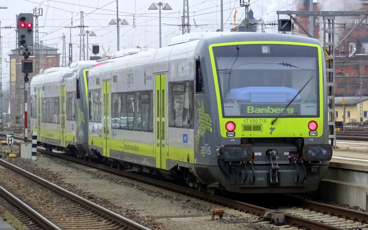 Zwei VT650 der Agilis stehen im Bahnhof Bamberg und werden in K�rze Richtung Abstellanlage fahren. 
Aufgenommen im Dezember 2013.
