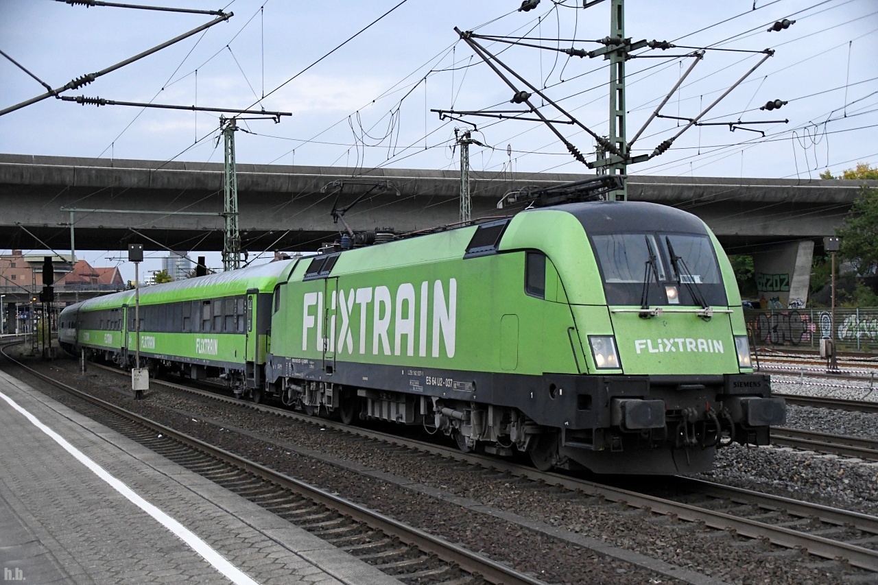 182 537-1 bei der abfahrt mit den flixtrain von hh-harburg richtung k�ln,13.10.22