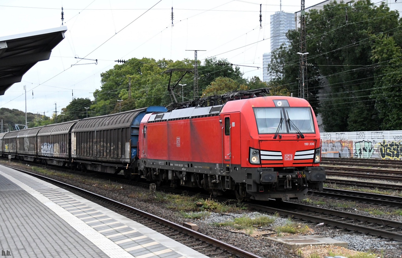 193 336 zog einen mischer durch köln west,29.09.22