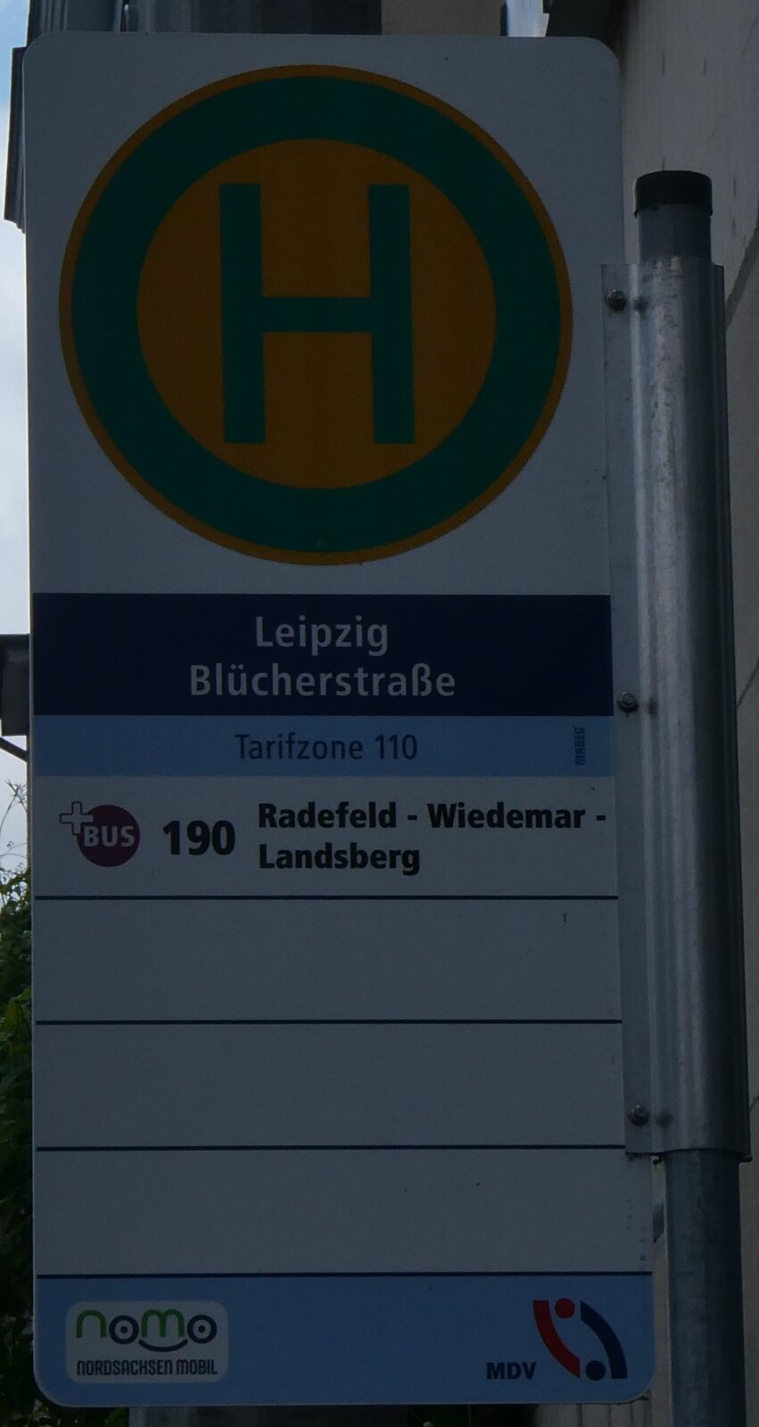 (264'680) - nomo NORDSACHSEN MOBIL-Haltestellenschild - Leipzig, Bcherstrasse - am 11. Juli 2024