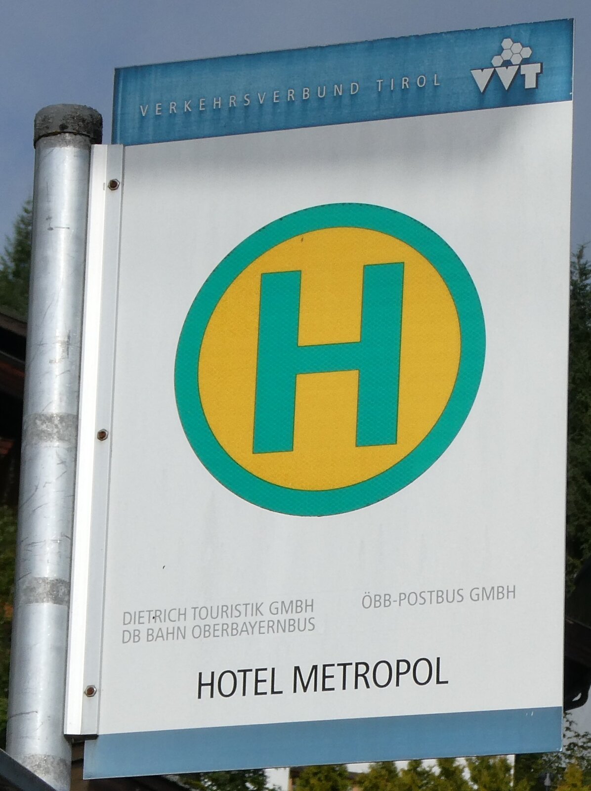 (280'429) - DIETRICH TOURISTIK/DB/�BB-POSTBUS-Haltestellenschild - Seefeld, Hotel Metropol - am 16. September 2025 