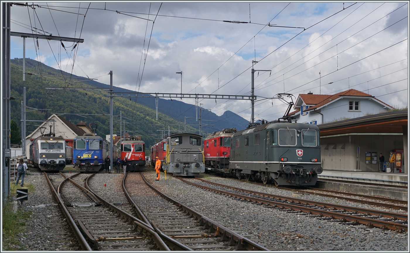 60 Jahre BoBo / Re 4/4 II - aus diesem Anlass organisierten die OeBB ein noch nie da gewesenes Re 4/4 Treffen. Wobei dazu unter anderem auch die Re 4/4 I, BLS Ae 4/4 und Re 4/4 /425), Re 450 und sogar die RhB Schmalspurlok Ge 613  eingeladen  wurde. 
Ich besuchte das grandiose Fest nur so am Rande und in kurzer Zeit, so dass ich hier nur wenige Bilder zeigen kann. 

Balsthal, den 14. Sept. 2024