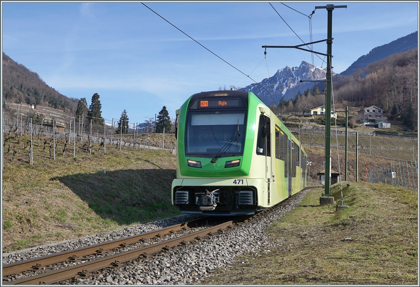 Bevor der den TPC Beh 2/6 542 an meiner Fotostelle in Richtung Les Diablerets vorbeikam, konnte ich noch den Gegenzug in Form des TPC ASD ABe 4/8 471 auf der Fahrt von Les Diablerets nach Aigle fotografieren.

9. Feb. 2026