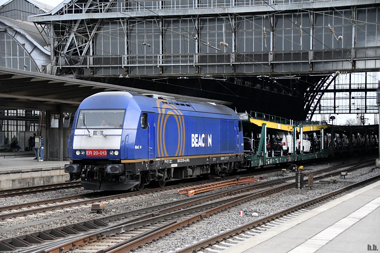 BRLL 223 013 zog einen autozug durch bremen,17.03.23