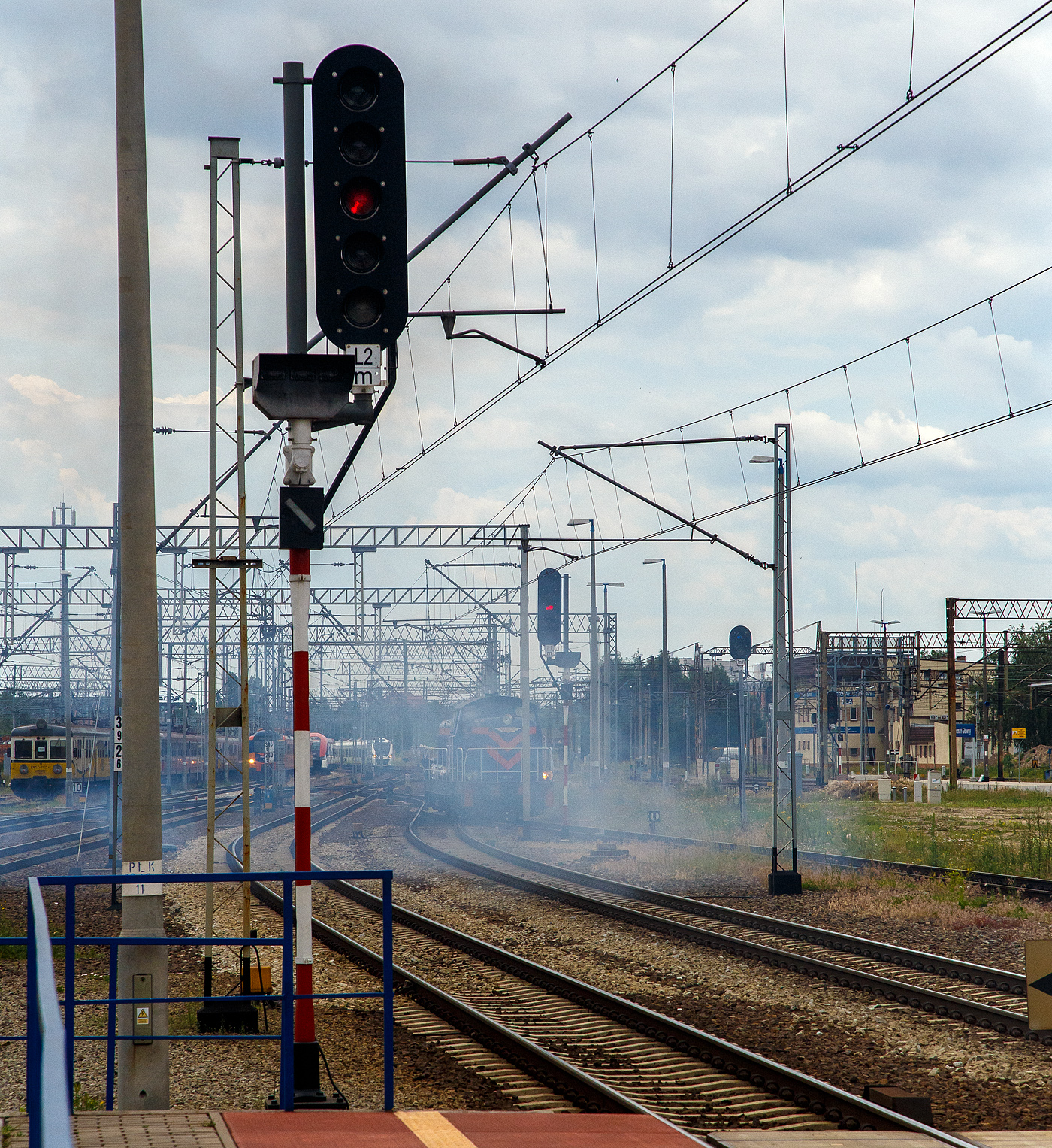 Da dieselt und raucht sie davon, die SM42-616 (98 51 8 620 817-1 PL PKPIC), eine Fablok 6Da (Typ Ls800E) der PKP Intercity, verlsst am 25 Juni 2017 den Hauptbahnhof Posen (Poznań Głwny).