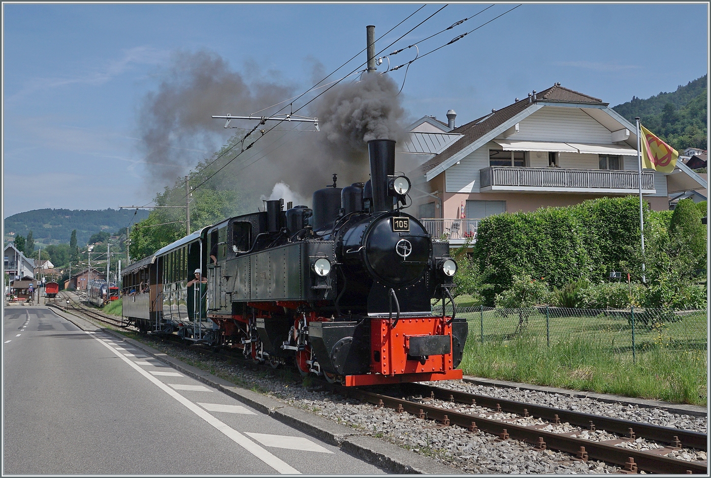 Danach eilte ich nach Blonay und konnte noch gerade die SEG G 2x 2/2 105 der Blonay Chamby Bahn bei der Ausfahrt fotografieren. 

15. Juni 2025
